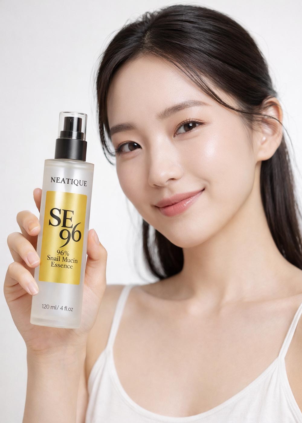 Daily hydration that feels light, calm, and dewy skincare detail